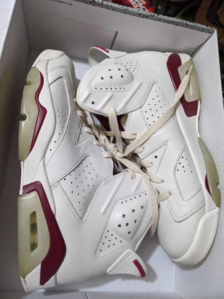 Air Jordan 6 maroons -size 9.5-