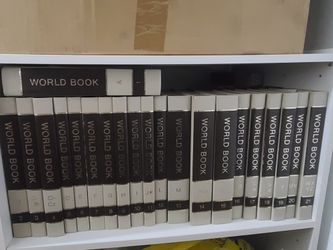 Complete Set 1976 Encyclopedias & Dictionaries