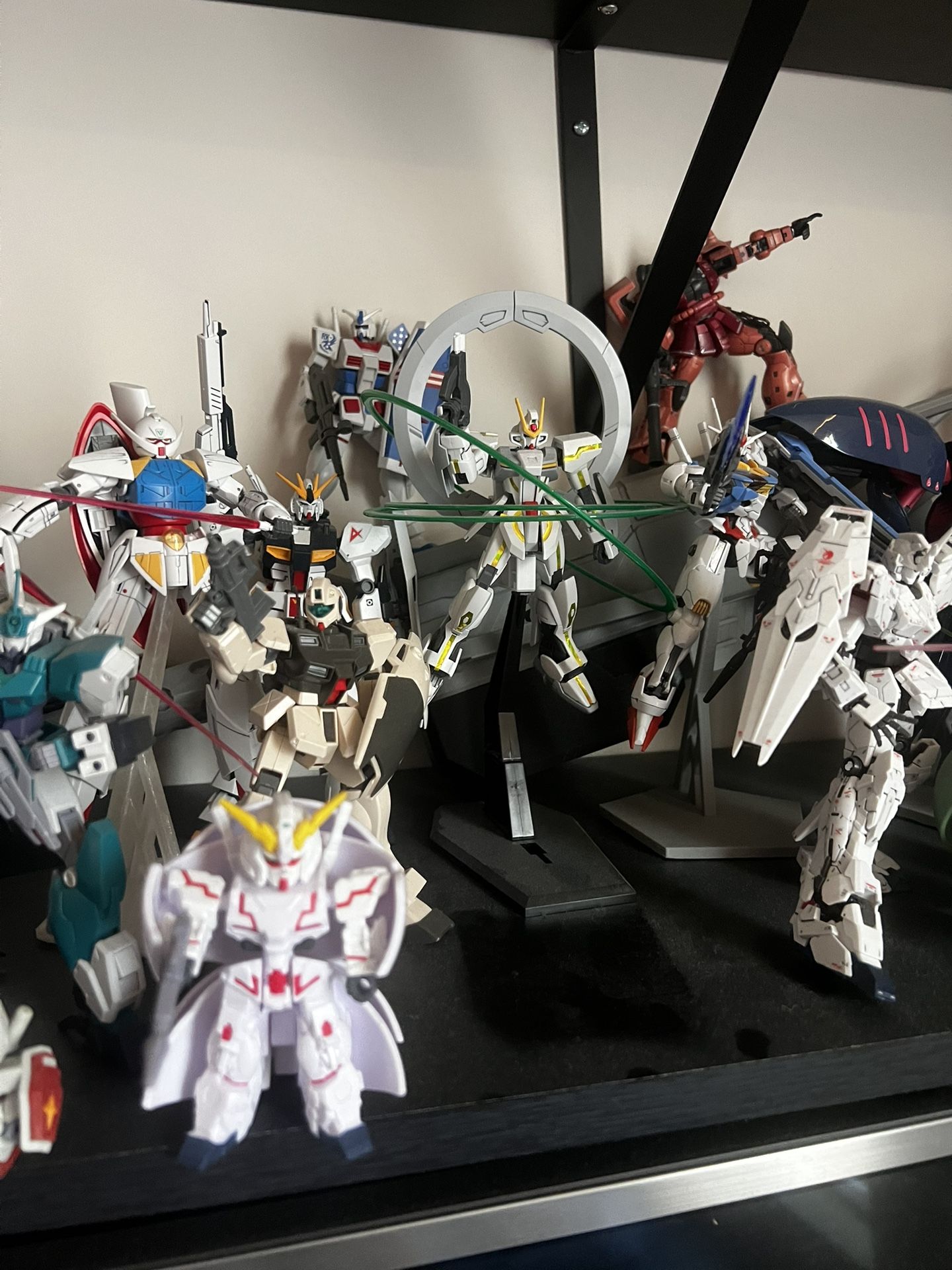 24 Model Robots / Action Figures