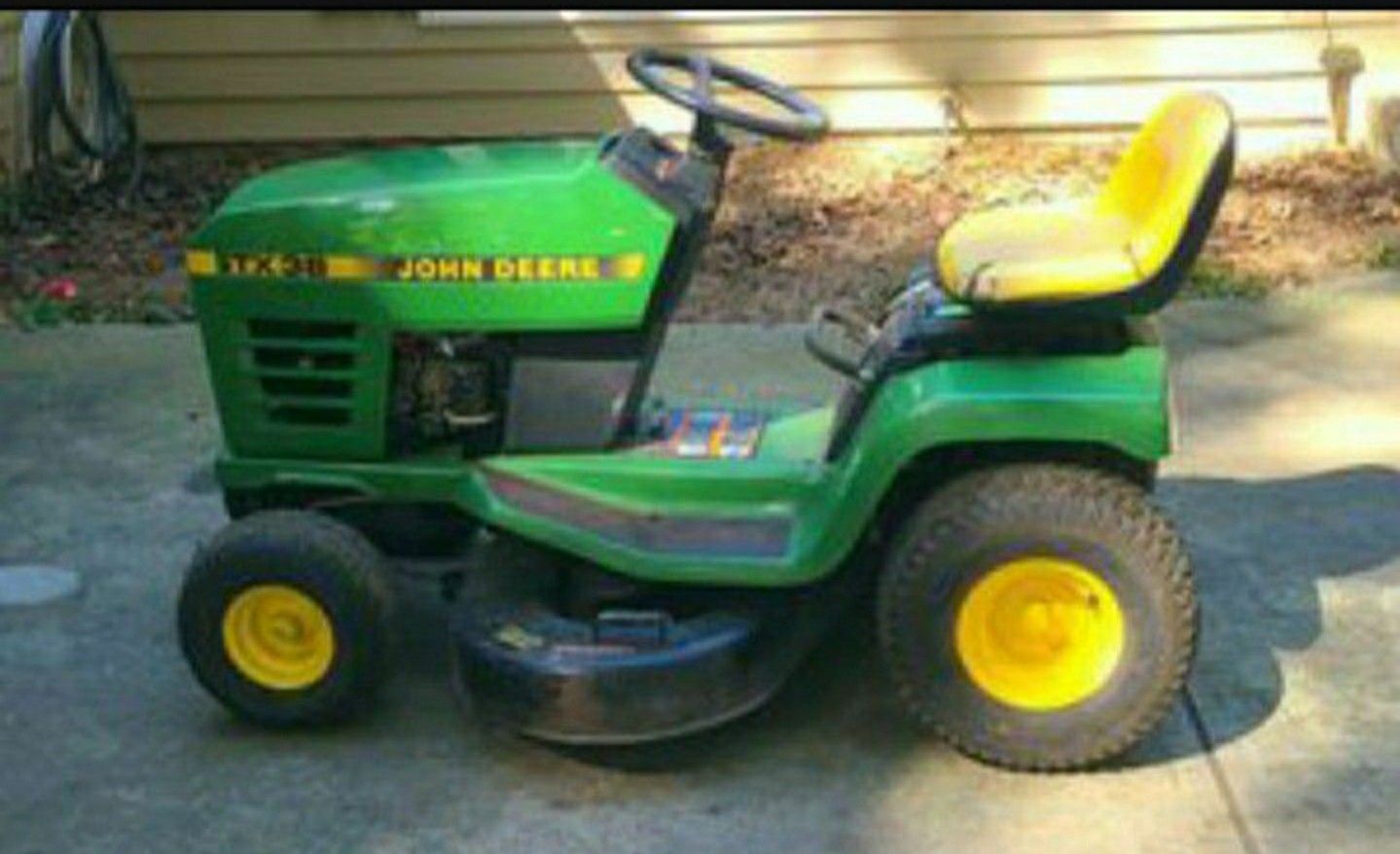 John Deere Lawn Tractor