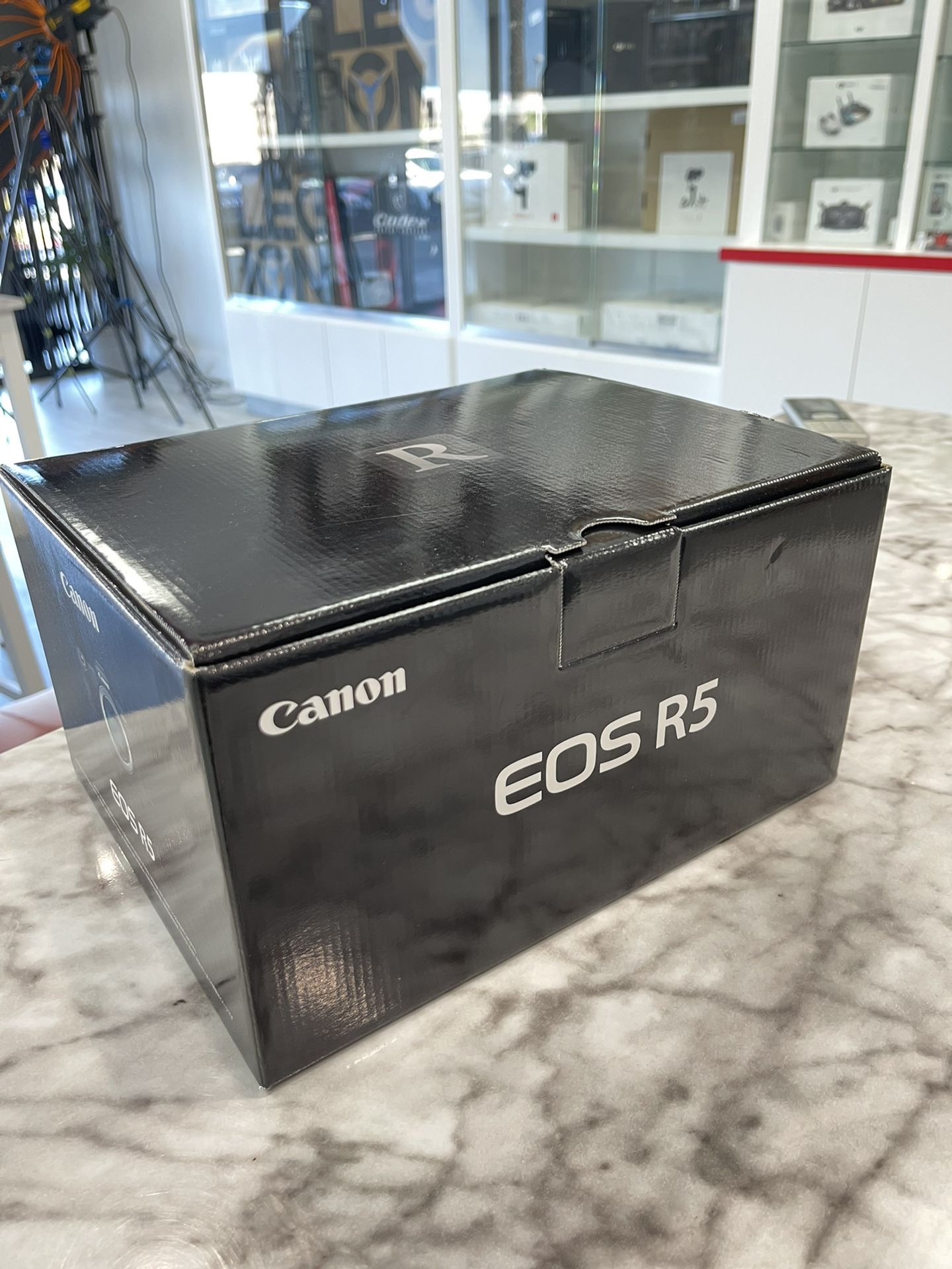 Brand New Canon EOS R5 Mirrorless Camera (finance)