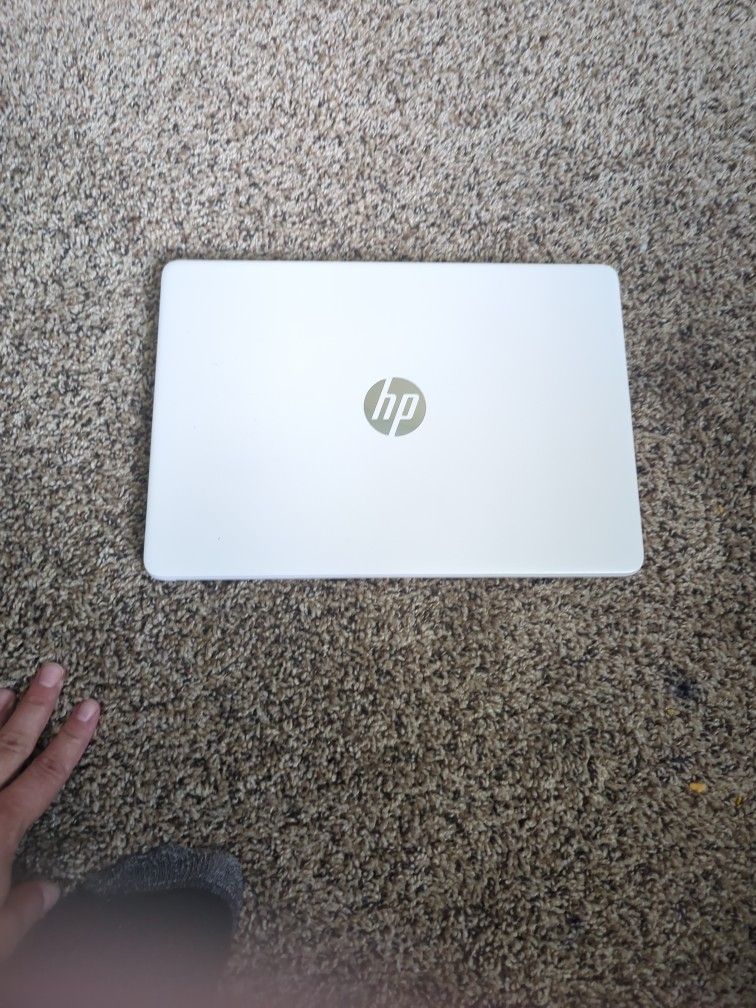 HP Laptop 14-dq0040nr Intel Celeron N4120 4gb, 64gb eMMC, Win 11, White

