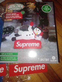 SUPREME INFLATABLE SNOWMAN 