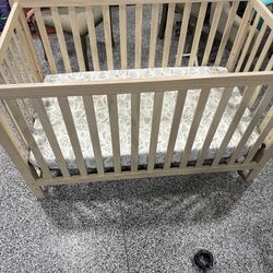 Carters davinci crib 4-in-1 with mattress