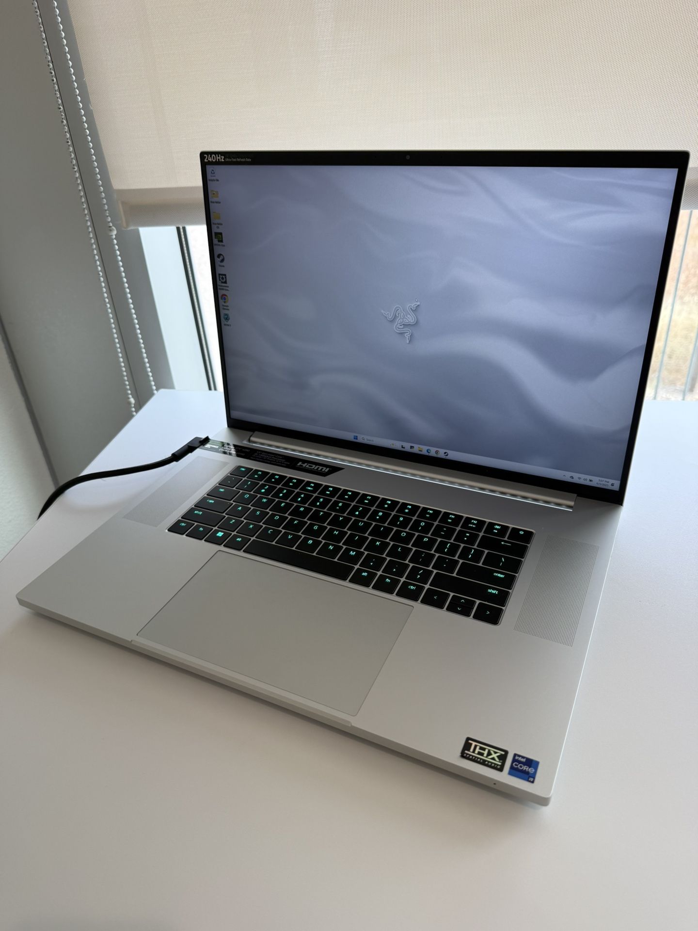 Razer Blade 18 Mercury i9-13950HX RTX 4090 32GB 2TB – Excellent Condition