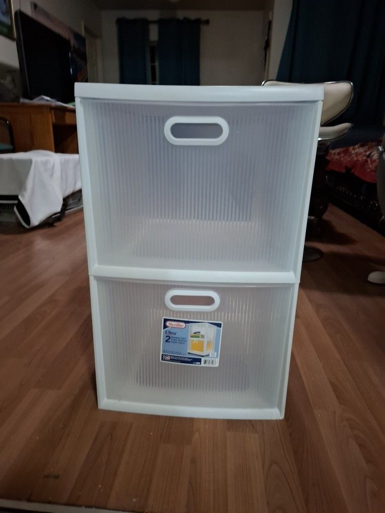 PLASTIC DRAWER LIKE NEW It has a Lot of Space