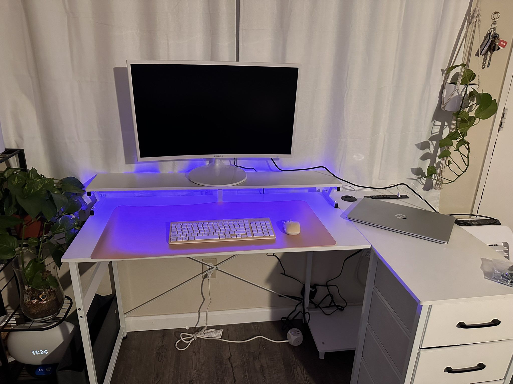 White Desk With Draws