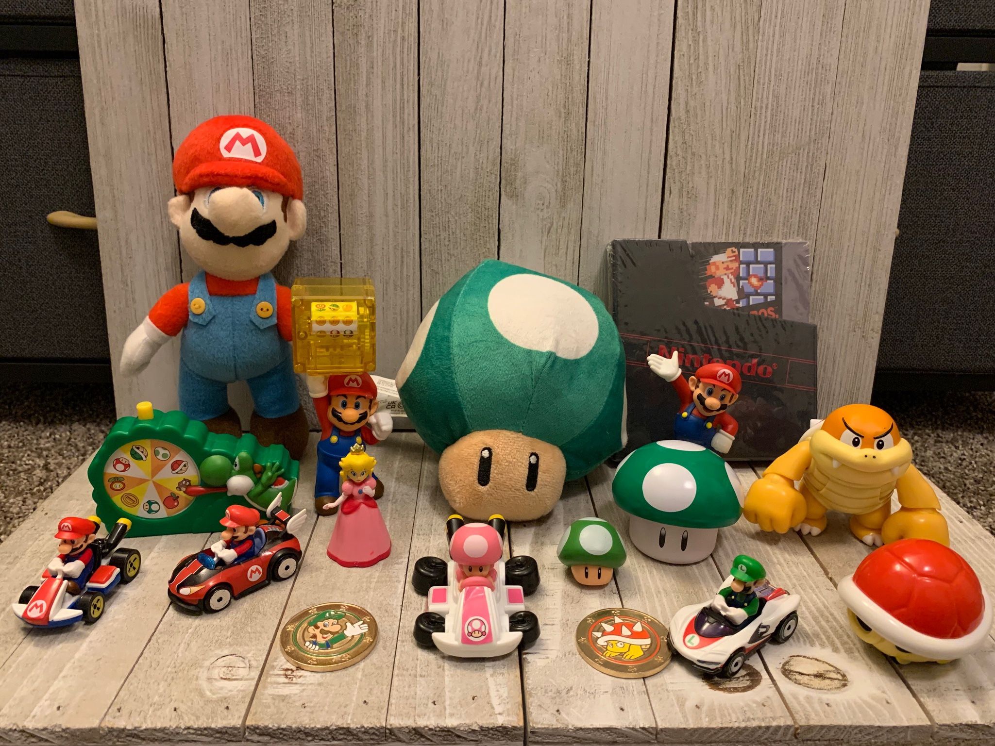 17 pc lot Super Mario Bros Toy Lot Nintendo