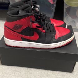 Jordan 1 Mid Banned 