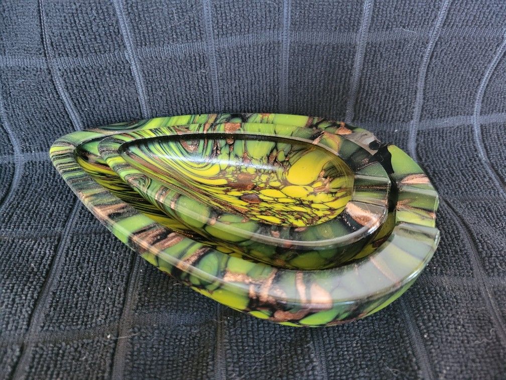 Vintage Murano Avacado Adventurine Art Glass Nesting Ash Tray Set 