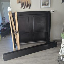 QUEEN BED OAK WOOD GOOD CONDITION 