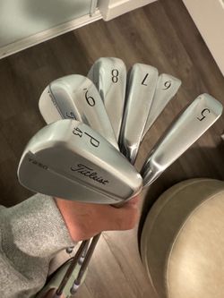 Used Titleist T250 Iron Set (5-PW)