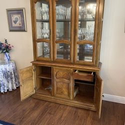 China Cabinet / Hutch