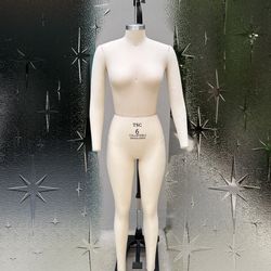 TSC Women's maniquin size 6 (original price $878)