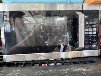 Black And decker .9 Cu Foot Microwave 