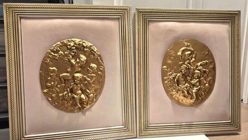 Decorative framed plaques on the velour , total 2
$40 for both
Each size 22" x 18.5"
