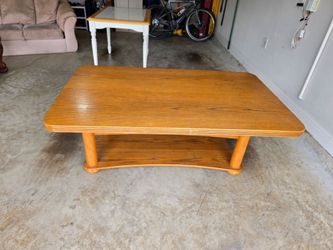 Solid wood coffee table that lifts!