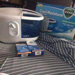 Vicks Humidifier Invisible Moisture 24 Hour Operation 