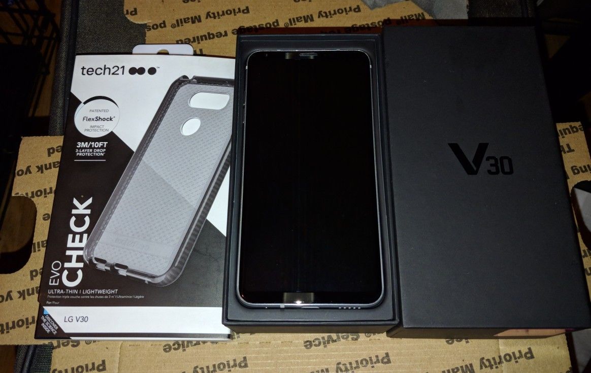 LG V30 VS996 - 64GB -Silver (Verizon)(unlocked) Smartphone +Tech21 Evo Case (EXCELLENT)