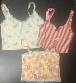3 ladies Small Forever 21 Crop Tops 