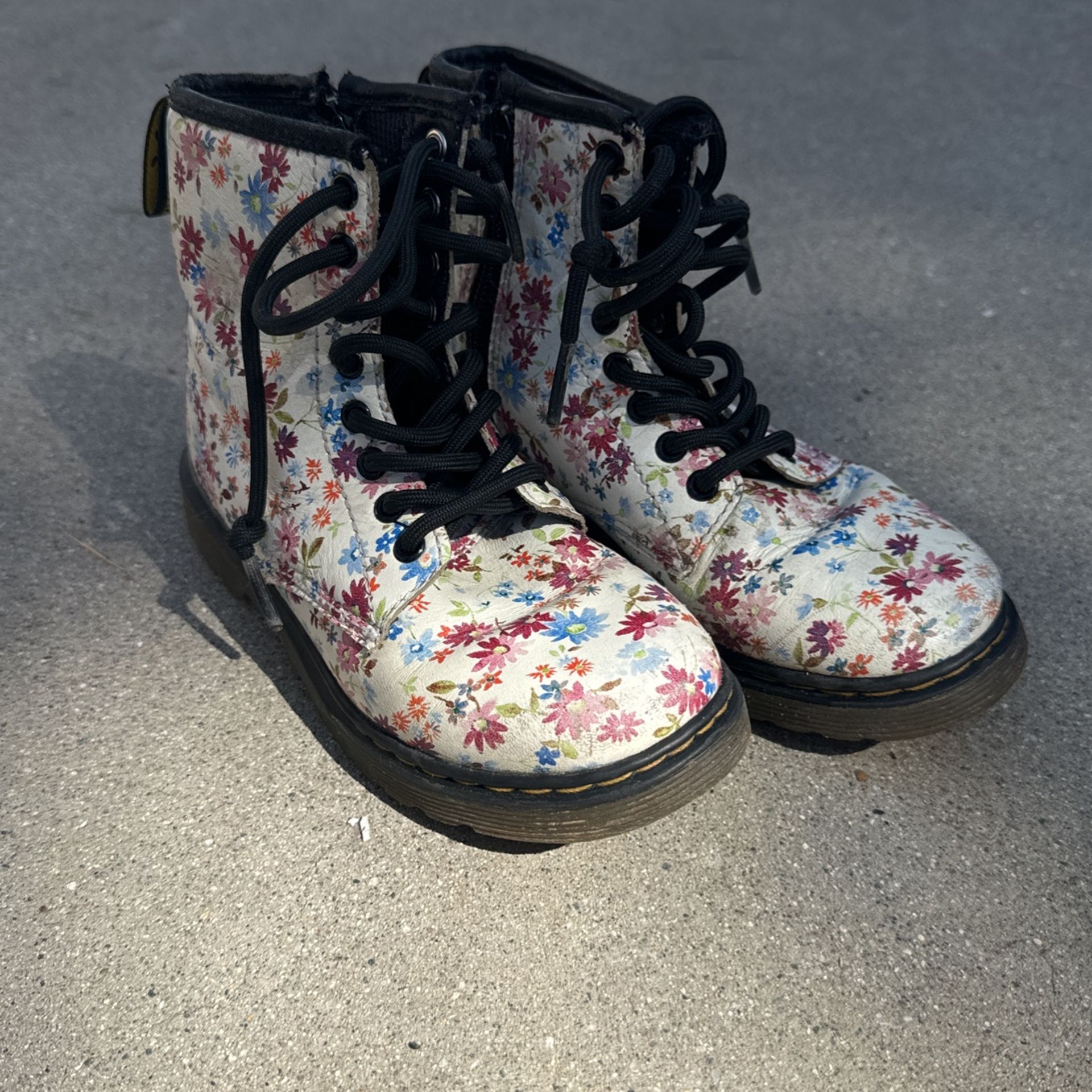 TODDLE SIZE 11 DOC MARTENS