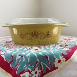 Vintage 60’s  Promotional Pyrex Golden Wreath 