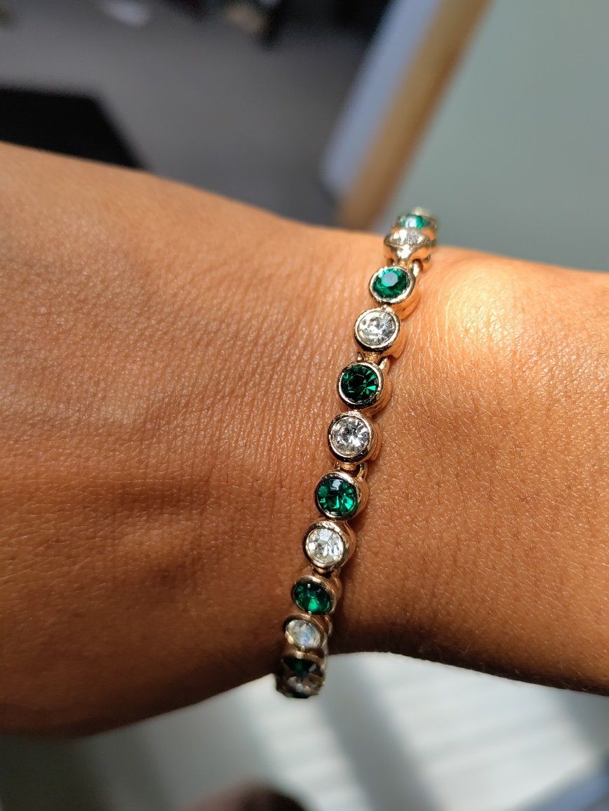 Beautiful Emerald Bracelet Gold Plated 7"