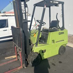 5000lbs 3stage Forklift  (1979) Clark C300-50