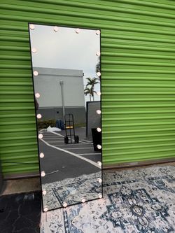 Beautiful hollywood style mirror with light bulbs full length standing leaning big huge jumbo big