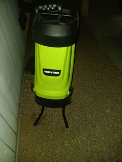 Fifteen amp wood chipper