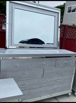 Dresser whit mirror led