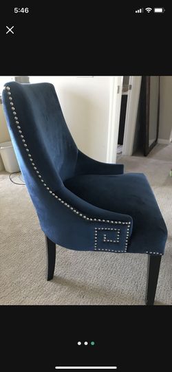 ROYAL BLUE VELVET ACCENT CHAIR