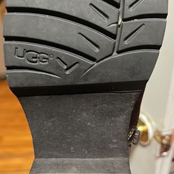 Size 4 Ugg boots 