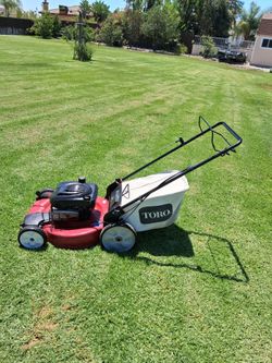 LAWNMOWER TORO SELF-PROPELLED BRIGGS AND STRATTON