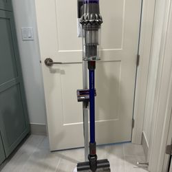 Dyson Vacuum V11 Animal Cordless with original stand