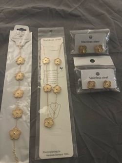 Necklace / Bracelet & Earrings
