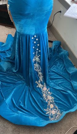 A beautiful last-minute prom dress A beautiful last-minute prom dress