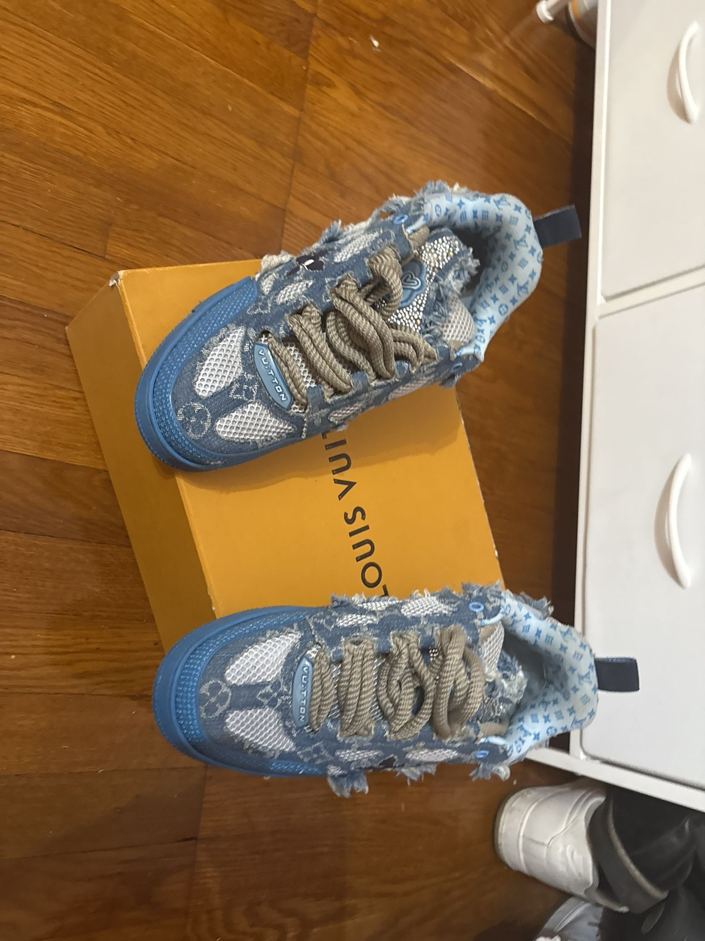 LV Shoes Size 10
