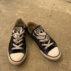 Low Top Black/White Converse 