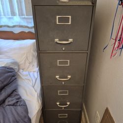 Durable GOLF-STEEL 4-Drawer Metal Filing Cabinet - Organize Your Space!