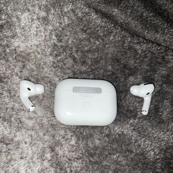 AirPods In Excellent Condition 