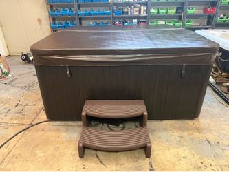 Pre-owned hot tub jacuzzi spa with financing available