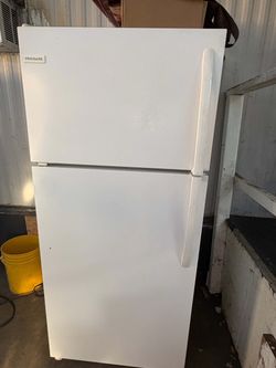 Frigidaire Top-Freezer Refrigerator White