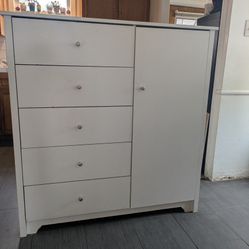 5 Drawer Dresser 