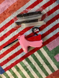Clothing Tag Gun with Barbs