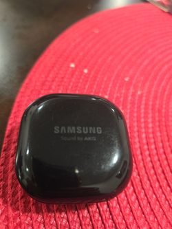 Samsung Galaxy Buds Case (Original) – Good Condition
Charging case original de Samsung (Sound by AKG).
Funciona perfectamente, carga sin problema.
