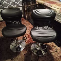 2 Bar Stools 