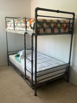 Full/Bunkbeds