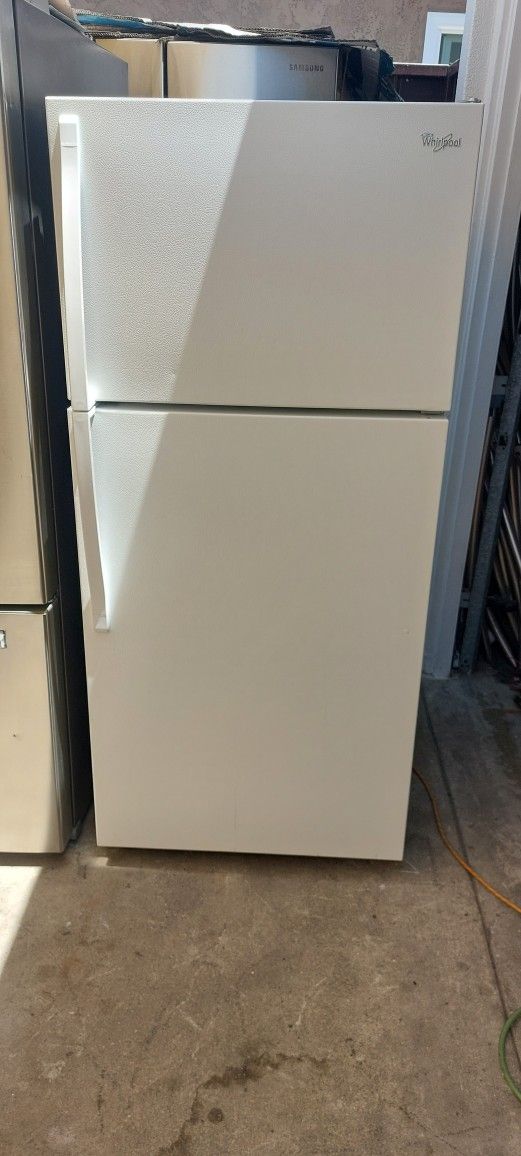 Whirlpool Top Freezer Refrigerator 28" Wide.