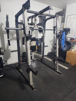 GOLDS GYM GR7000 SMITH MACHINE 400 OBO
